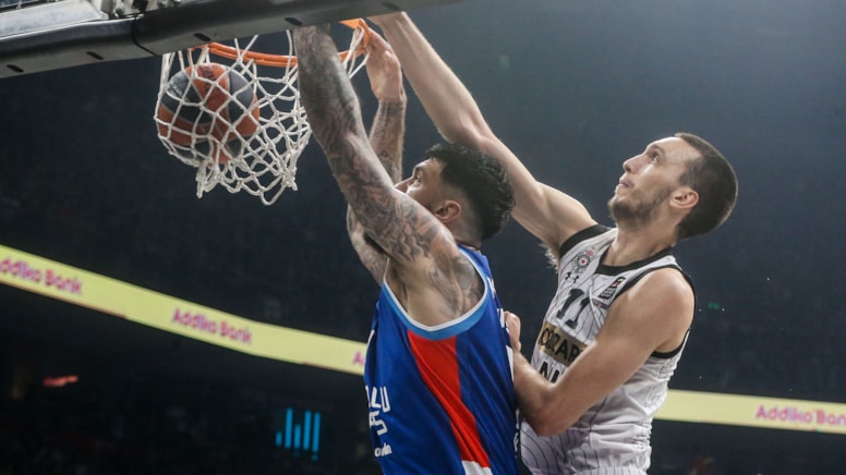 Anadolu Efes, Partizan deplasmanında farklı galip
