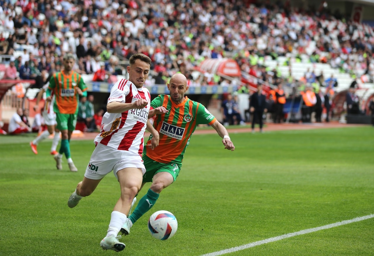 Antalyaspor geriden gelerek kazandı