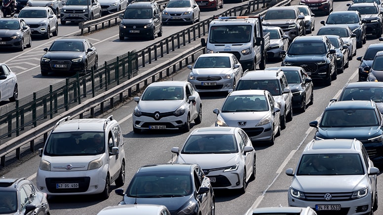 Bayramın ikinci gününde trafik şimdiden kıpkırmızı oldu!