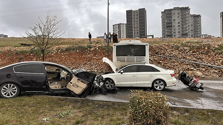 Gaziantep'te zincirleme kaza: 12 kişi yaralandı