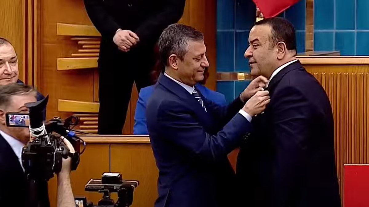 Adnan Beker CHP'ye katıldı