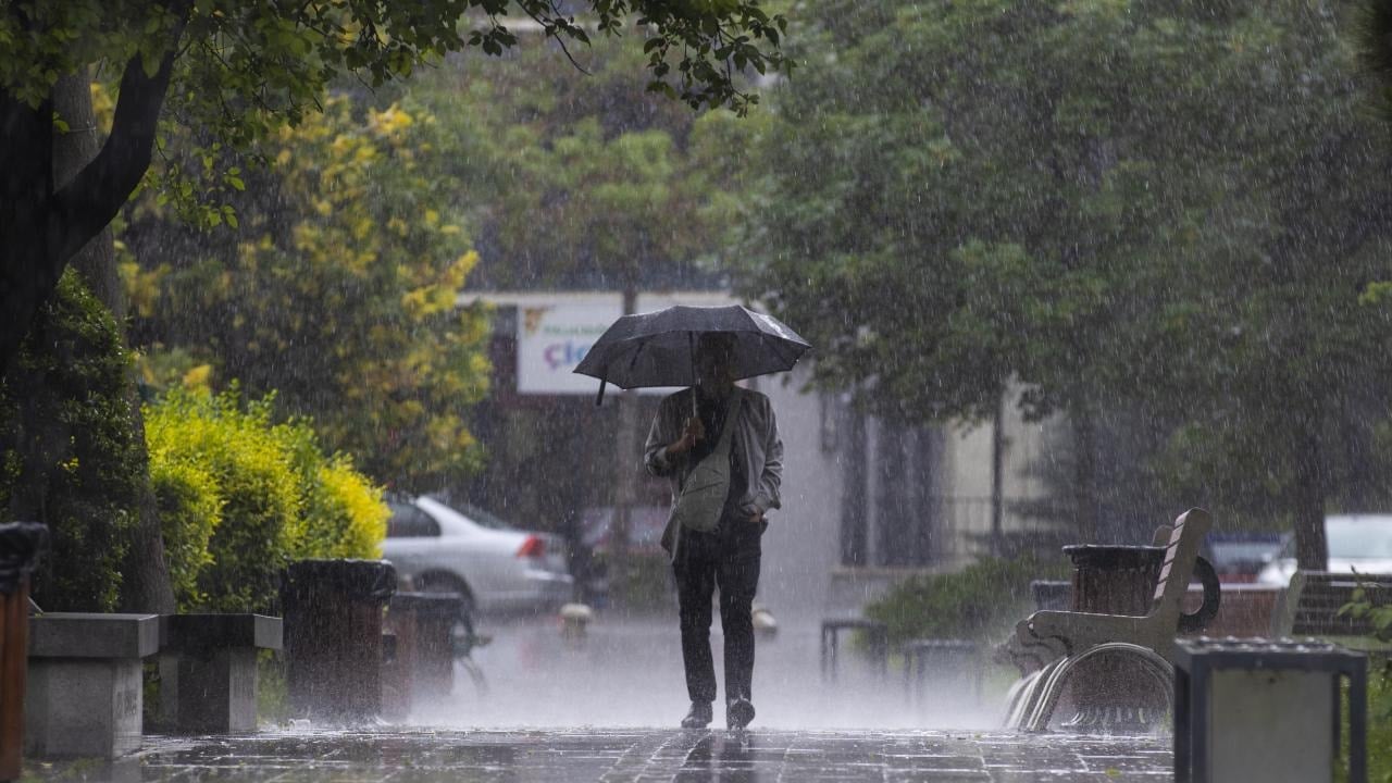 Bitti sananlar yandı, Meteoroloji bir kez daha uyardı!  Kuvvetli sağanak yağmur var, sıcaklıklar düşüyor