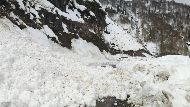 Artvin'de çığ nedeniyle 6 köy yolu ulaşıma kapandı