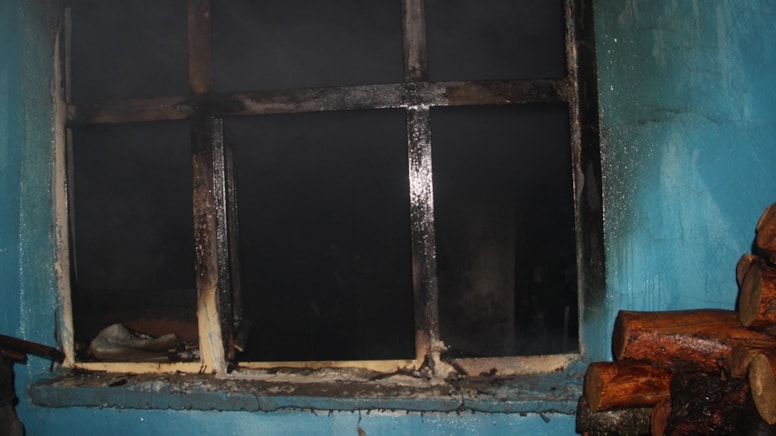 Çanakkale'de tek katlı ev alev alev yandı