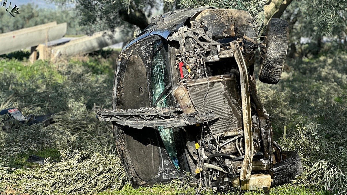 Bursa'da zeytinliğe uçan otomobil hurdaya döndü: Şans eseri burnu bile kanamadı