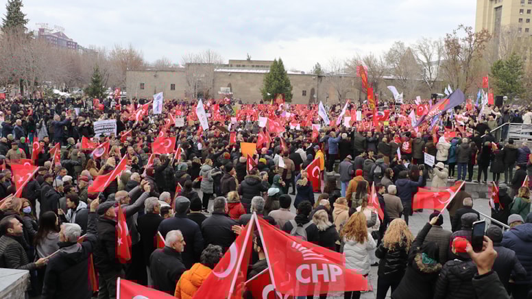 AKP'nin kalesi Kayseri'de 'İmamoğlu' protestosu: Gözaltılar var