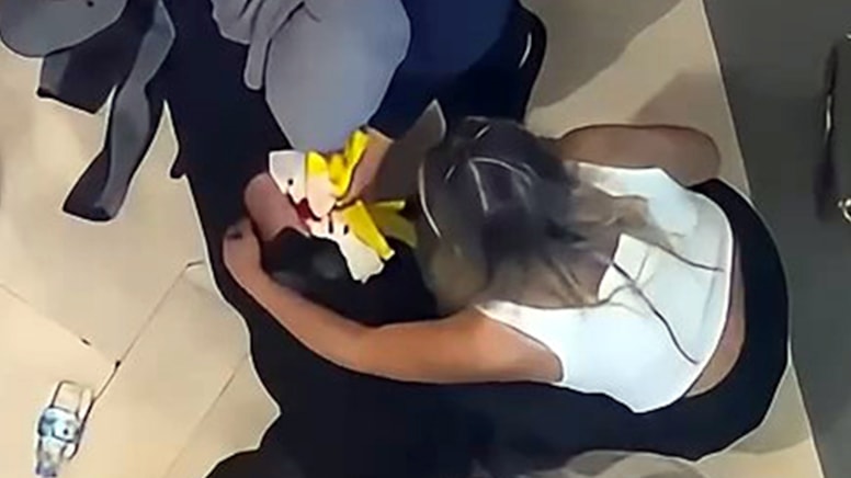 İstanbul'da AVM'de bıçaklı kavga: 1 yaralı