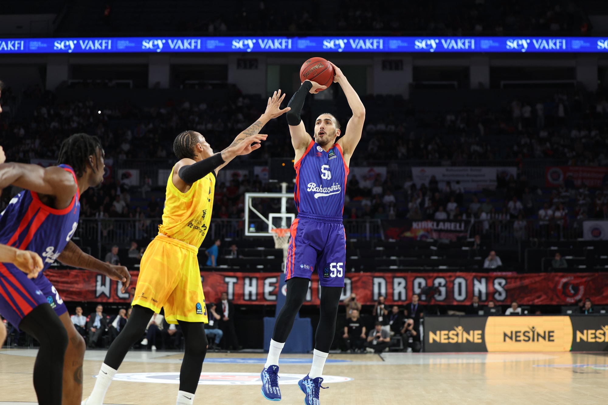 Bahçeşehir Koleji'nden Avrupa'da finale ilk adım