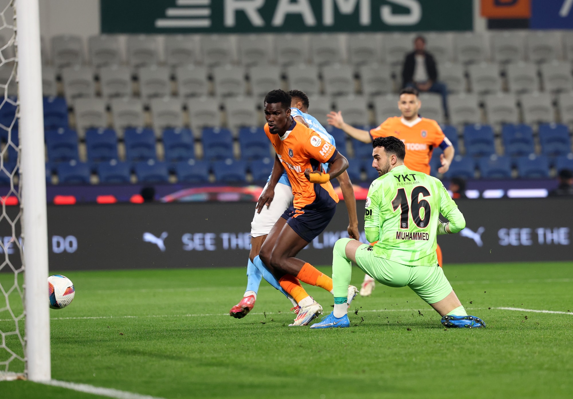 Kaçan penaltı... Kırmızı kart... Düşüş sürüyor