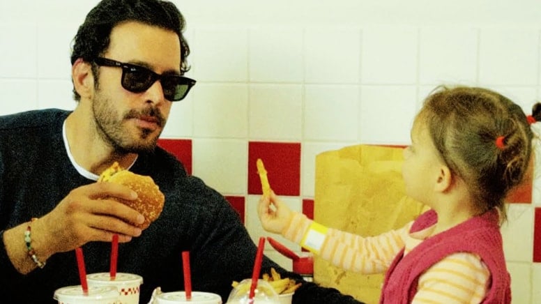 Barış Arduç ve kızı Asya'nın hamburger keyfi