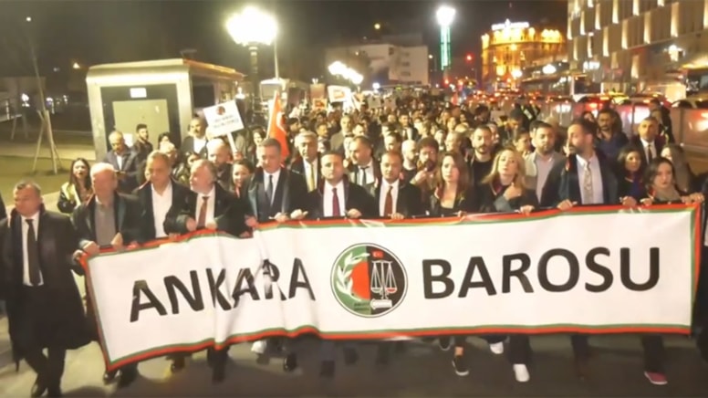 Binlerce avukat Ankara'da eylem yaptı