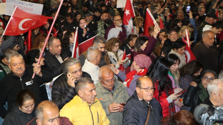 Adana'da İmamoğlu'na büyük destek