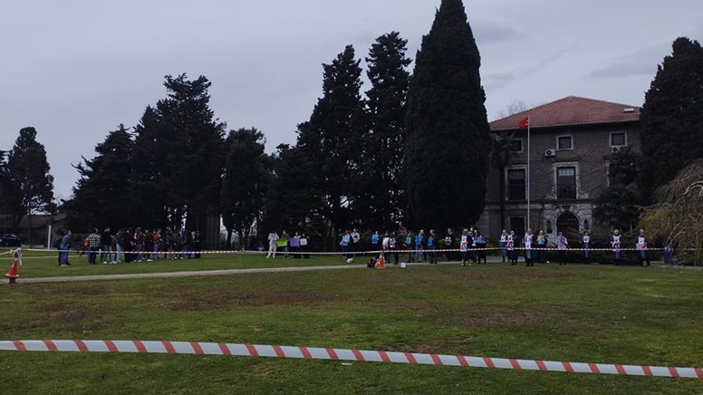 Boğaziçi'nde skandal olay! Kayyum rektör eylemi engellemek için gübre döktürdü