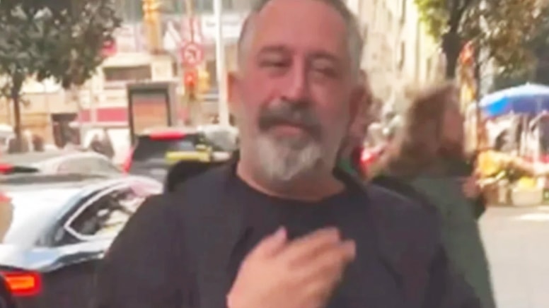 Cem Y�lmaz'a dilenci beddua etti