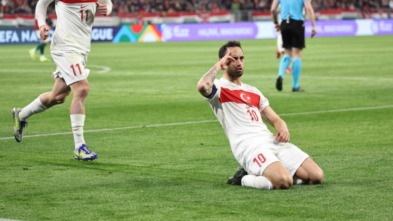 Hakan Çalhanoğlu, Lefter Küçükandonyadis ve Cenk Tosun'u yakadı