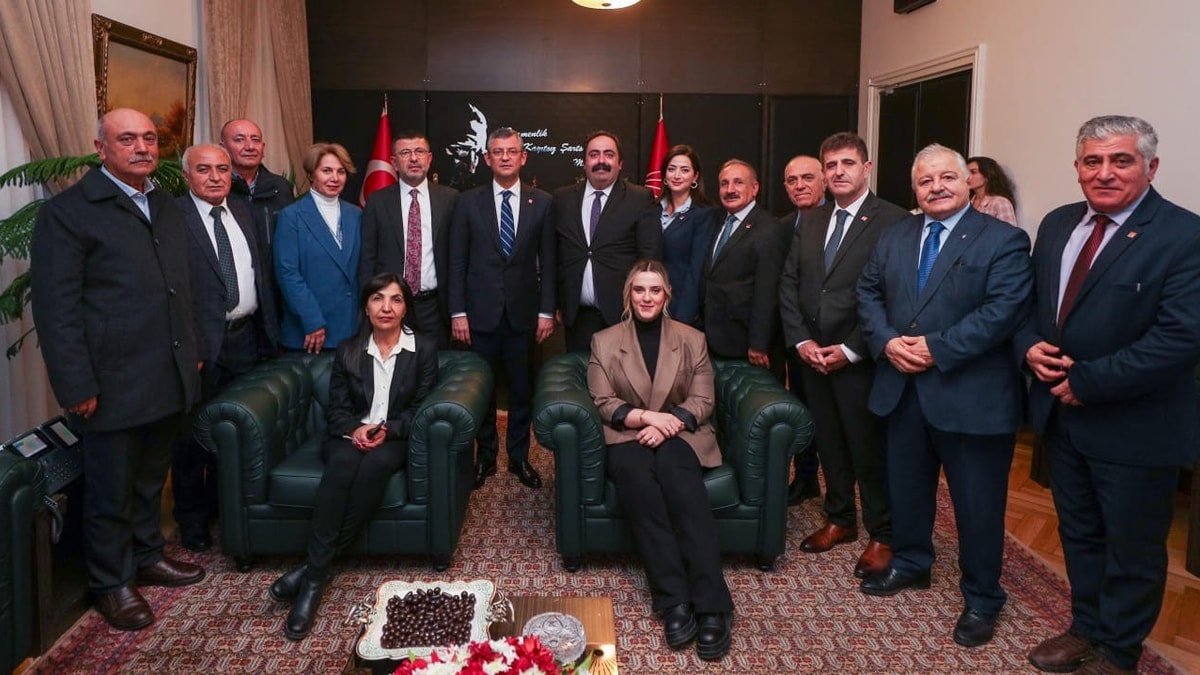 Olağanüstü kurultayda Özgür Özel’e ilk destek Malatya’dan geldi