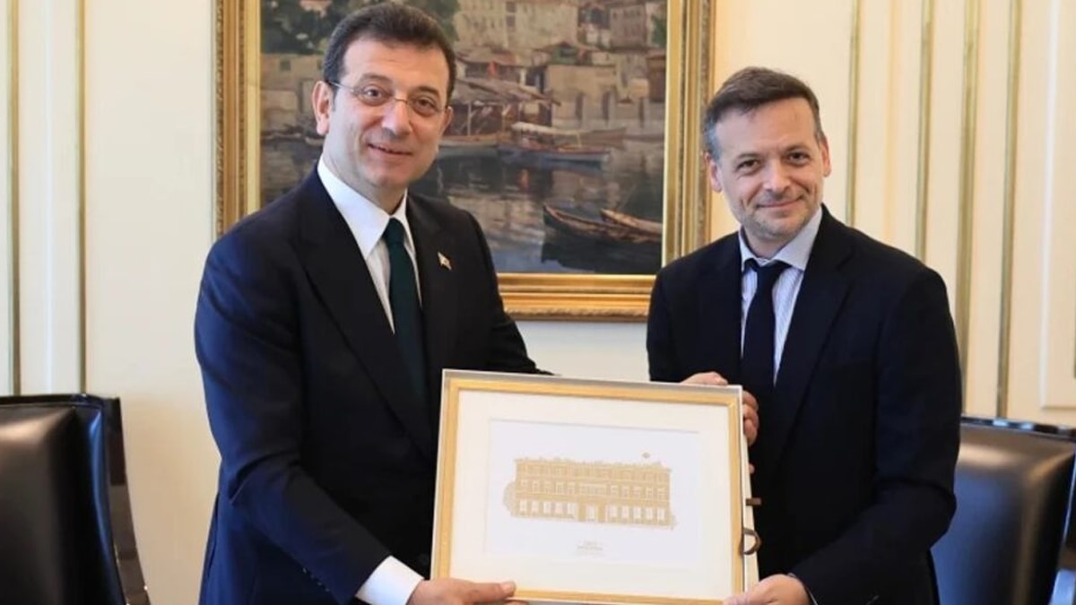 Atina Belediye Başkanı’ndan İmamoğlu’na destek mesajı