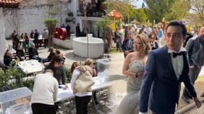 Muğla'da İmamoğlu izdihamı! Gelin-Damat ön seçim sandığına geldiler