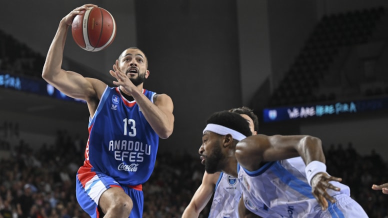 Anadolu Efes deplasmanda Telekom'u devirdi