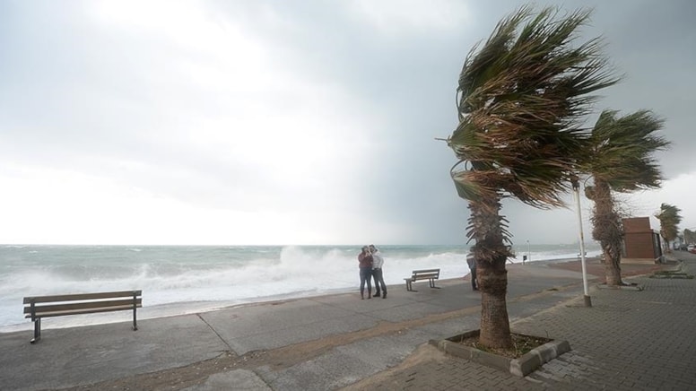 Ege Denizi'nde fırtına uyarısı: Ulaşımda aksamalar olabilir