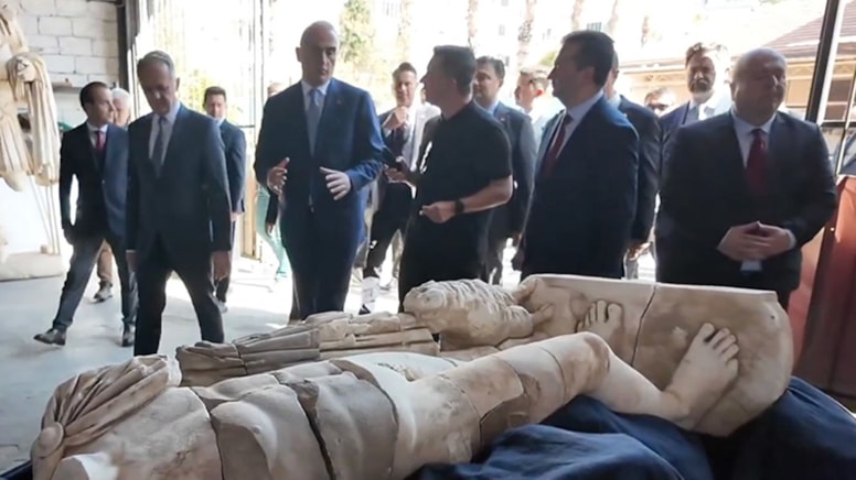 Bakan Ersoy, Aspendos'taki Hermes heykelini inceledi