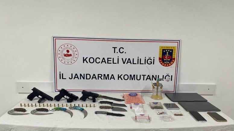 Dilovası'nda yüzlerce uyuşturucu hap ele geçirildi