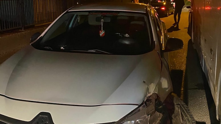 İzmir'de motosikletliden otomobile kurşun yağmuru: 1 ölü, 1 yaralı