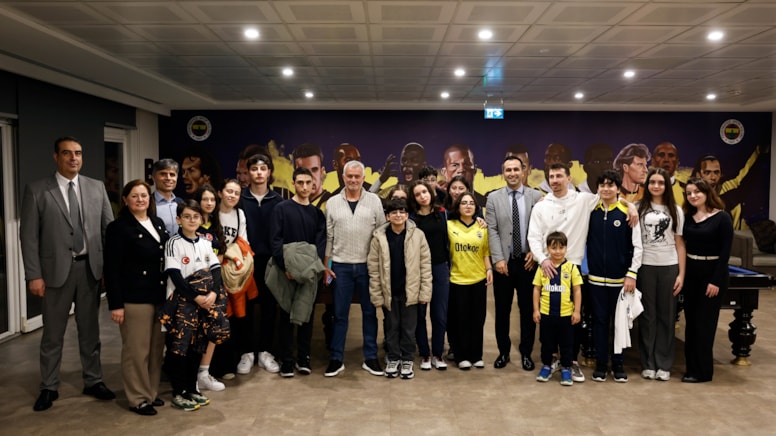 Fenerbahçe, TED bursiyeri çocukları iftarda konuk etti
