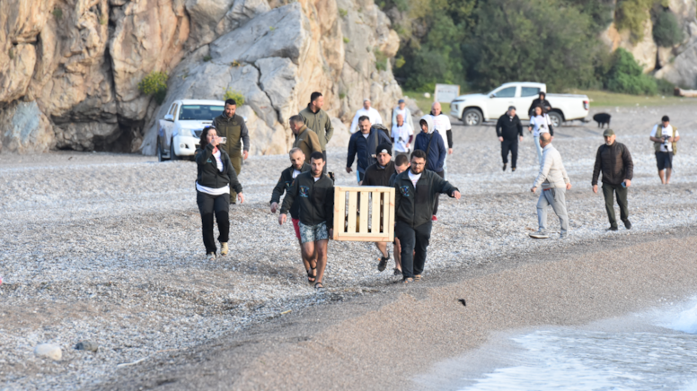 Fırtına sonrası bedeni kıyıya vurdu! Ölmek üzereyken kurtarıldı