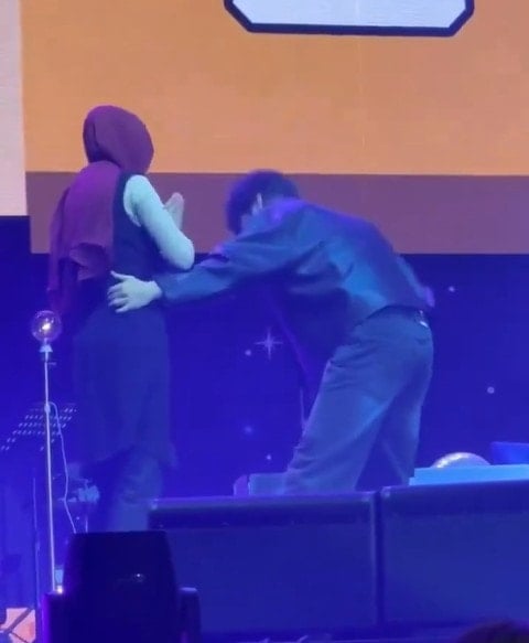 Dünyaca ünlü oyuncu Türk hayranıyla sahnede böyle eğlendi