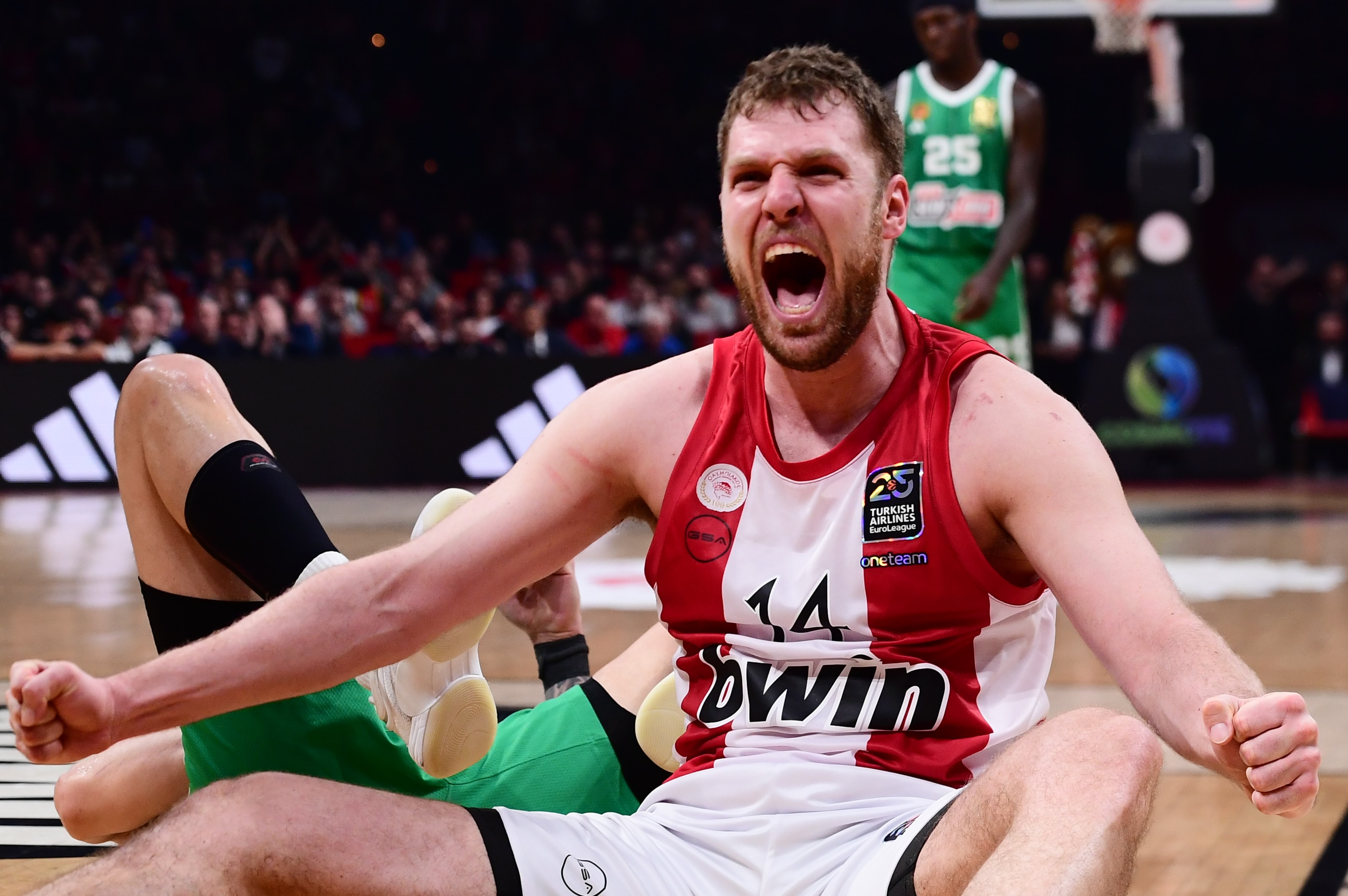 EuroLeague'de ilk play-off bileti Olympiakos'un