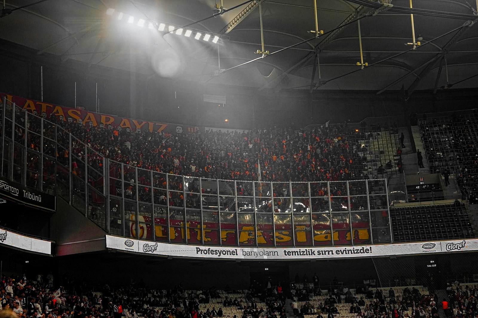 Galatasaray deplasman tribününde 'emniyet dışarı' tepkisi