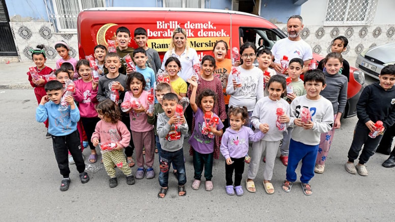 Mersin Büyükşehir Belediyesi bayramda 60 bin çocuğu güldürdü