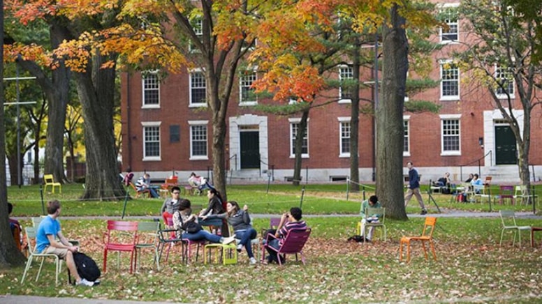 Trump imzayı attı: Harvard'a bir darbe daha