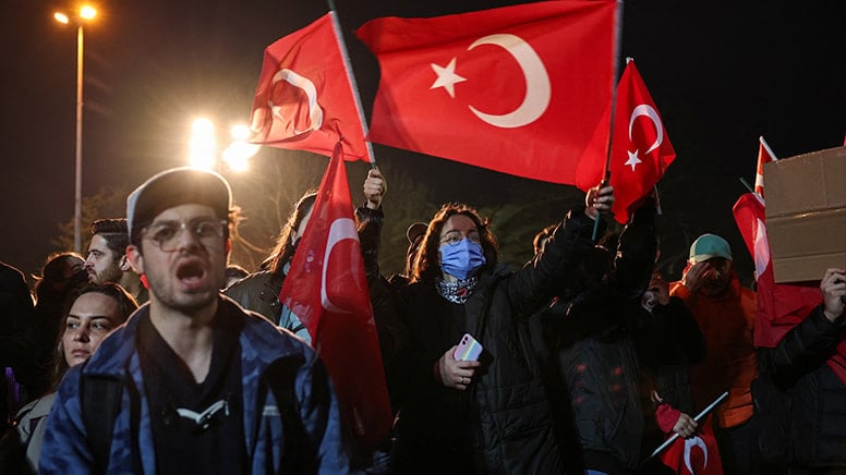 Türkiye İmamoğlu için ayakta! Halk 6'ncı günde de meydanlarda...