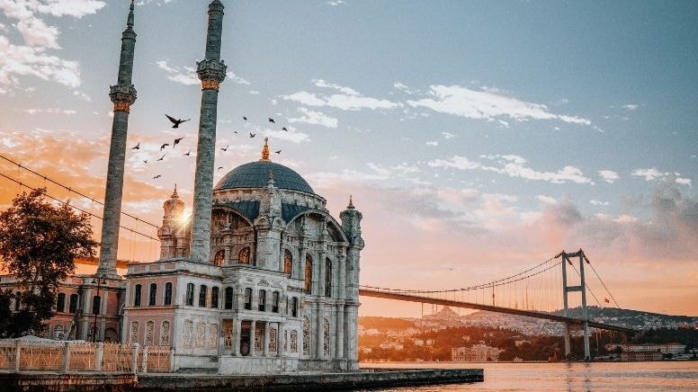 Güzel havayı fırsat bilen İstanbullular yeşil alanlarda iftar açtı