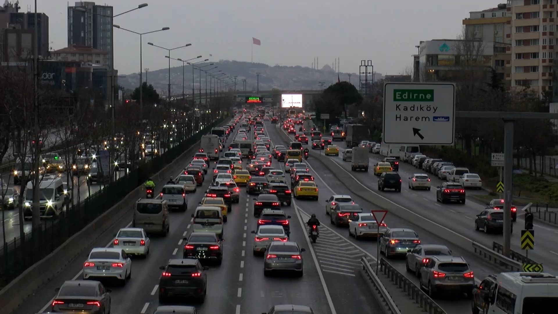 İstanbul'da sabah trafiği yüzde 70'i aştı