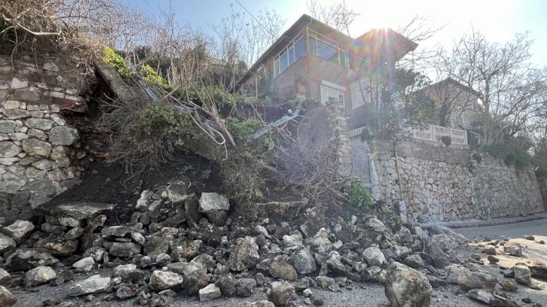 Kocaeli'de istinat duvarı çöktü, 3 katlı bina boşaltıldı - Sözcü