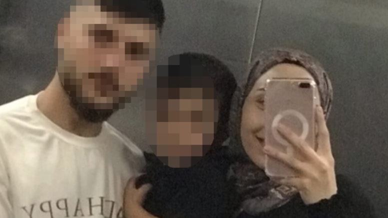 Genç anne çocuklarını emzirirken bıçaklandı: Eşi serbest bırakıldı