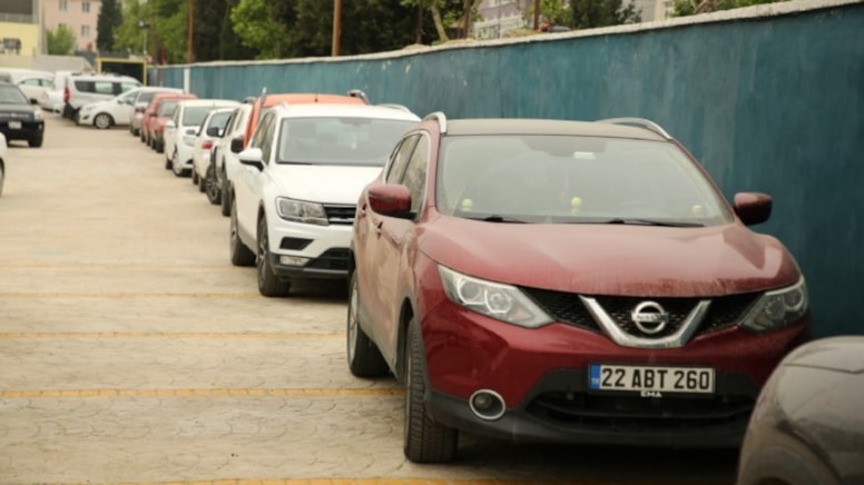 Yağmur değil çamur yağdı! Araçlarını iki kez yıkamak zorunda kaldılar