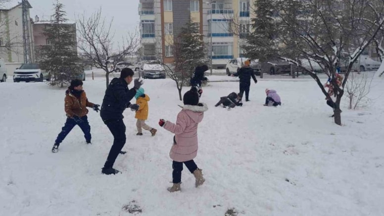 Adana'da eğitime kar arası