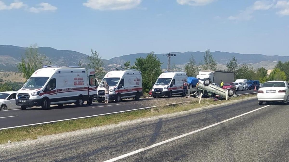 Kastamonu'da araç devrildi, 5 kişi yaralandı