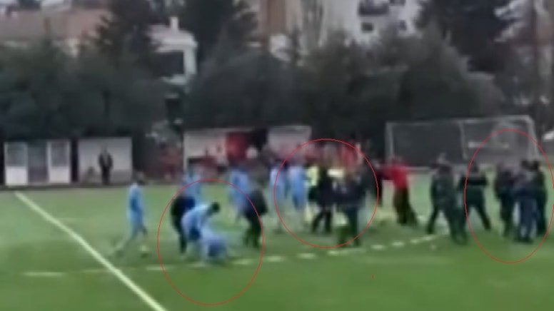 Elazığ’da amatör maçta hakemlere tekme tokatlı saldırı