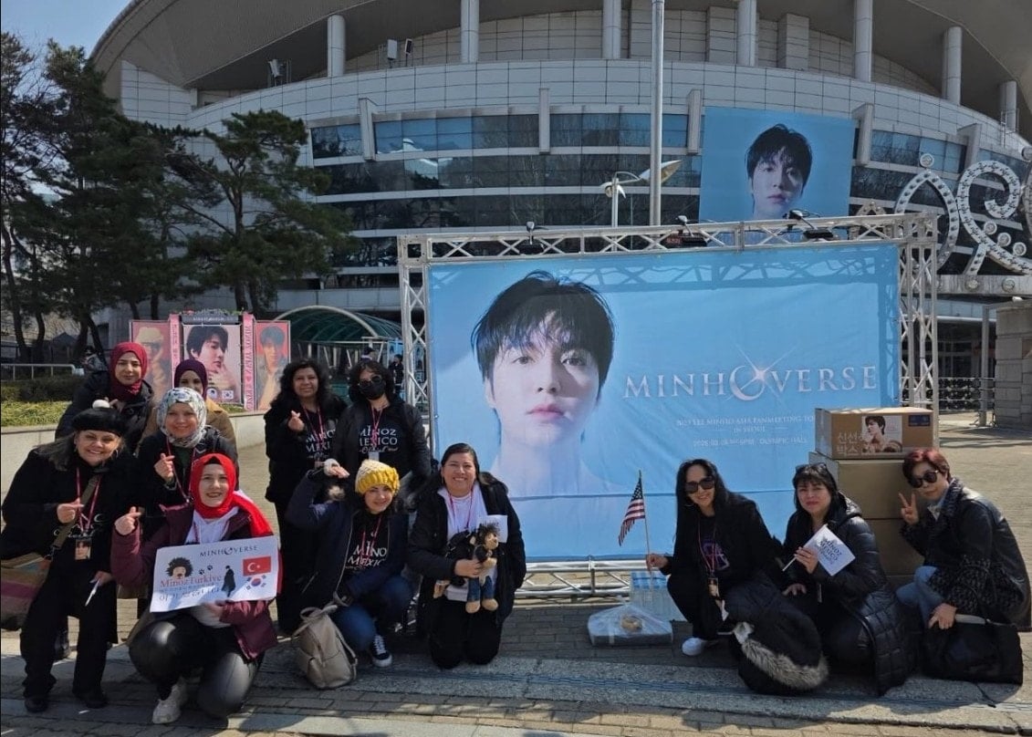 Dünyaca ünlü oyuncu Türk hayranıyla sahnede böyle eğlendi