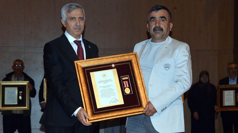 32 yıl sonra madalya verildi