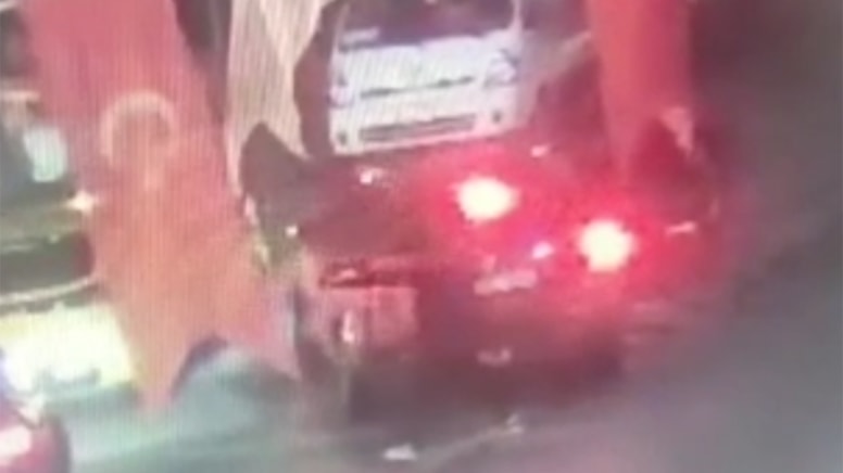 Yüzleri maskeli geldiler 17 yaşındaki çocuğu katlettiler