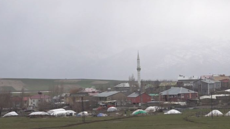 Mavi yelekliler en ücra köylere giriyor: Gören dua ediyor