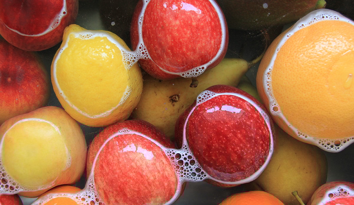 Ne sirke ne karbonat: Meyve ve sebzelerdeki pestisit kalıntılarını saniyeler içinde yok ediyor