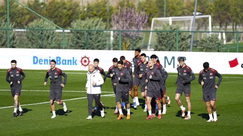 Milli Takım'da iki futbolcu aday kadrodan çıkarıldı