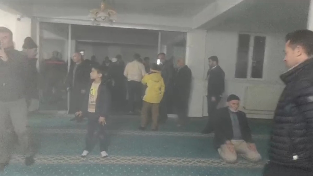 Yangın çıktı, teravih namazı yarıda kaldı